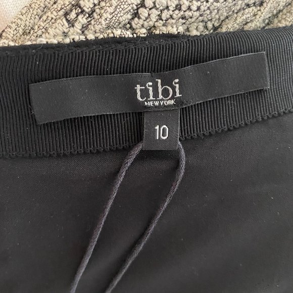 Tibi Pencil Skirt with Raised Pattern - Picture 5 of 7